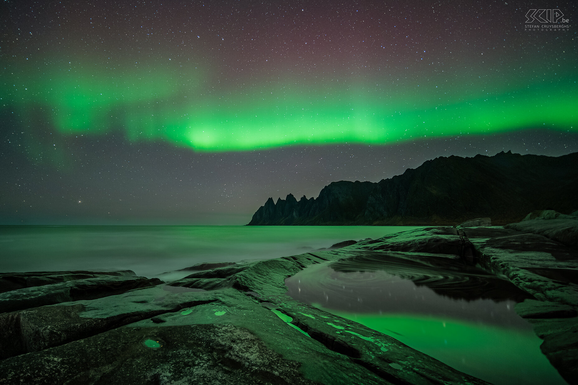 Senja - Tungeneset - Noorderlicht Rond middernacht wordt het noorderlicht zeer intens en ook met het blote oog zeer goed waarneembaar. Stefan Cruysberghs